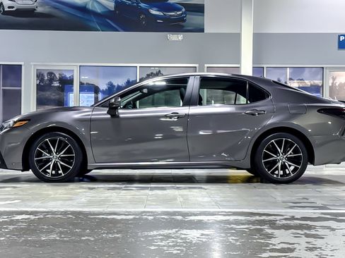 Used 2024 Toyota Camry SE w/ Audio Upgrade Package image 2