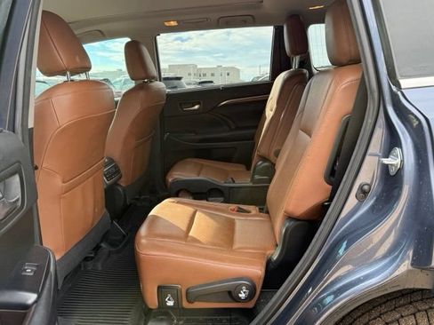 Used 2018 Toyota Highlander Limited Platinum AWD/4WD image 16