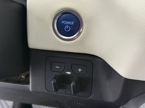 Used 2022 Toyota Tundra Capstone AWD/4WD image 15