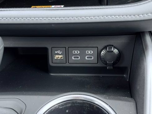 Used 2024 Toyota Highlander XLE AWD/4WD image 43
