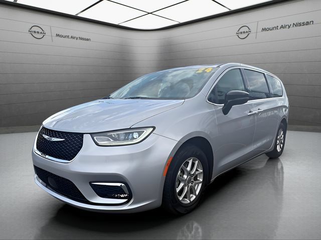 Used 2024 Chrysler Pacifica Touring-L FWD image 8