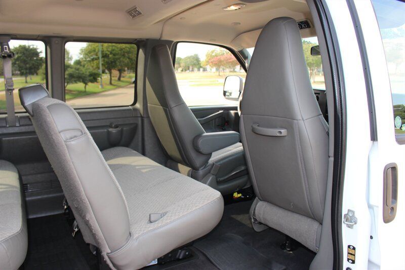 Used 2025 GMC Savana 3500 LT w/ LT Preferred Equipment Group RWD image 15