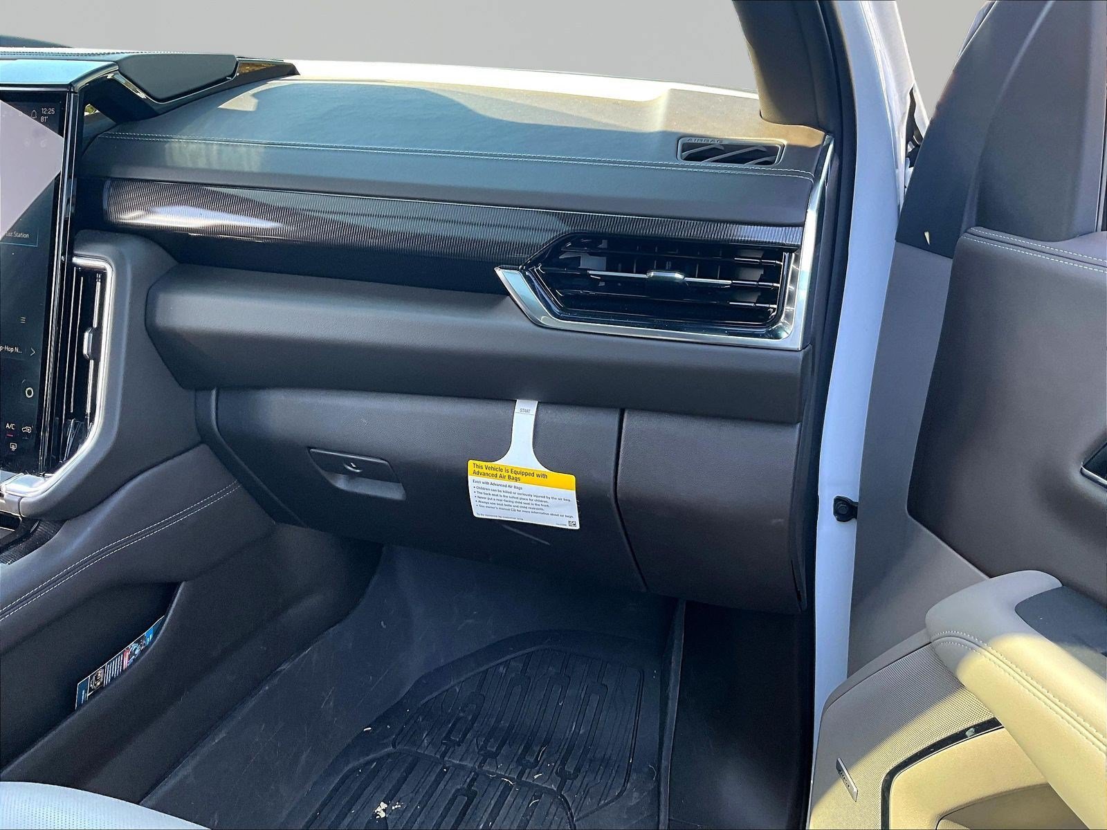 Used 2026 GMC Yukon Elevation w/ Elevation Premium Package AWD/4WD image 27