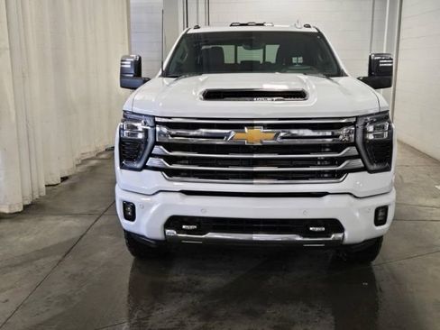 Used 2025 Chevrolet Silverado 3500 High Country w/ Technology Package AWD/4WD image 2