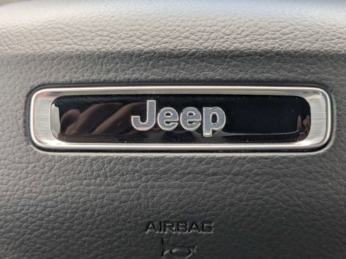 Used 2025 Jeep Grand Cherokee Altitude AWD/4WD image 34
