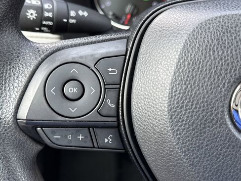 Used 2020 Toyota RAV4 XLE image 19