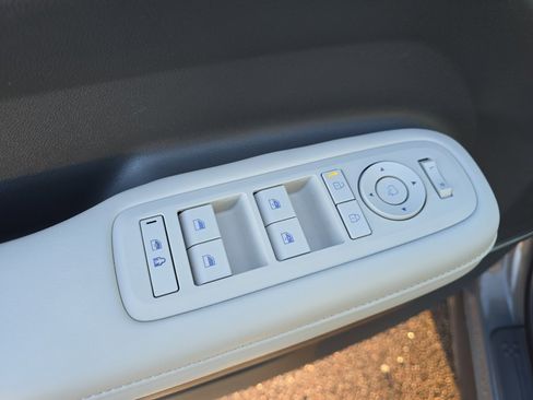 Used 2025 Hyundai Santa Fe Limited image 12