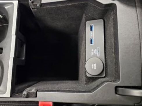 Used 2020 Jaguar E-PACE SE image 21