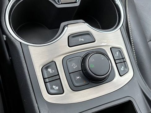 Used 2023 GMC Terrain Denali image 27