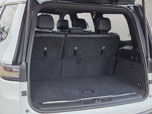New 2026 Jeep Grand Wagoneer Summit w/ Premium Group III AWD/4WD image 8