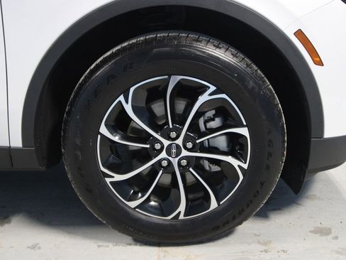 Used 2025 Lincoln Nautilus Premier image 37