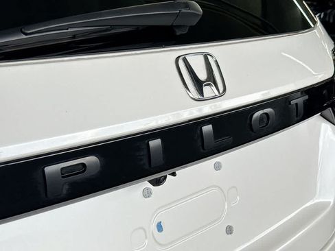 Used 2025 Honda Pilot EX-L image 10