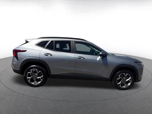 Used 2025 Chevrolet Trax LT FWD image 16