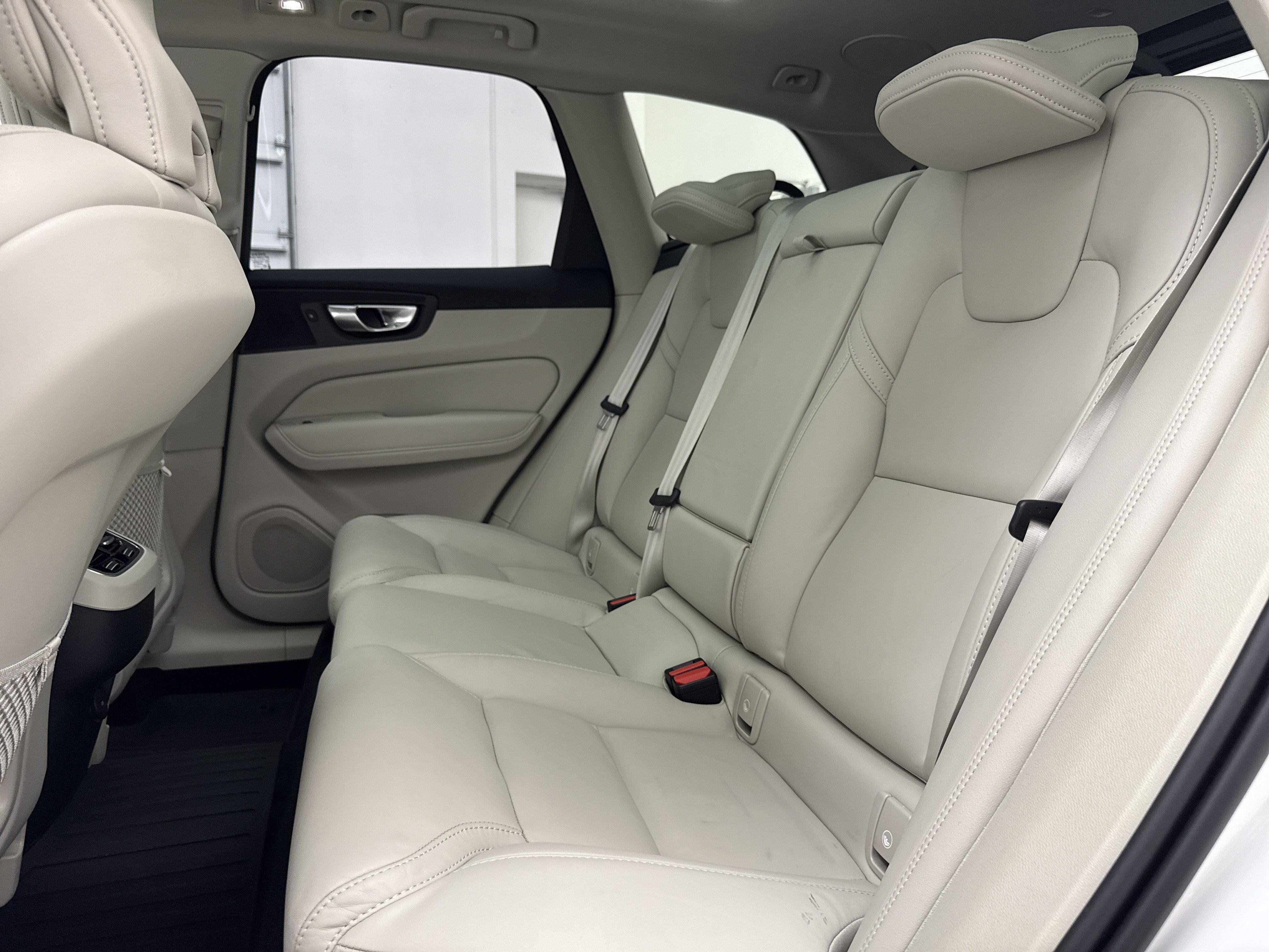 Used 2024 Volvo XC60 B5 Ultimate w/ Protection Package Premier AWD/4WD image 28