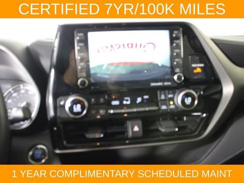 Used 2022 Toyota Highlander XLE AWD/4WD image 26