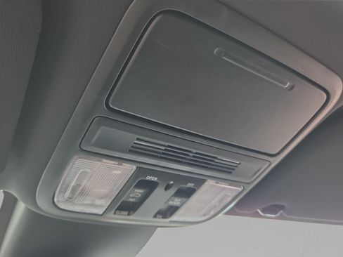 Used 2024 Honda Odyssey Sport image 31
