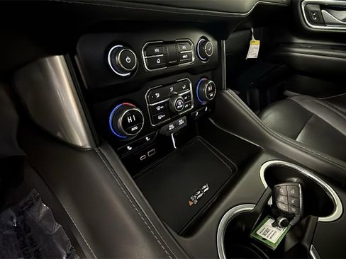 Used 2022 Chevrolet Tahoe LT w/ LT Signature Plus Package image 38