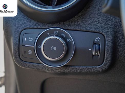 New 2025 Alfa Romeo Stelvio Sprint w/ Veloce Package AWD/4WD image 17