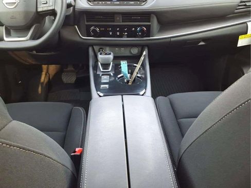 Used 2025 Nissan Rogue S FWD image 11