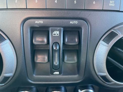 Used 2013 Jeep Wrangler Unlimited Sport image 17