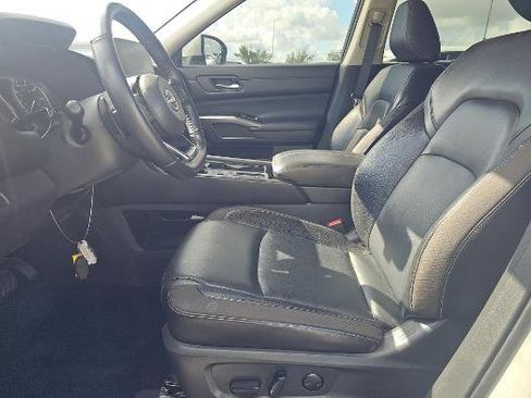 Used 2022 Nissan Pathfinder SL FWD image 4