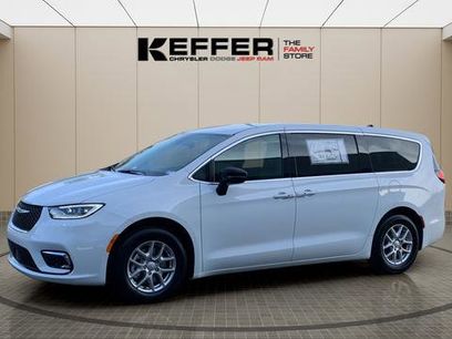 New 2026 Chrysler Pacifica Select
