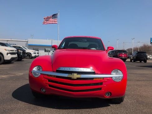 Used 2004 Chevrolet SSR w/ Preferred Equipment Group image 11
