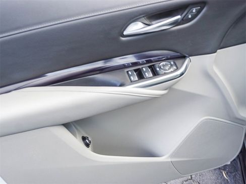 Used 2023 Cadillac XT4 Luxury w/ Cold Weather Package image 18