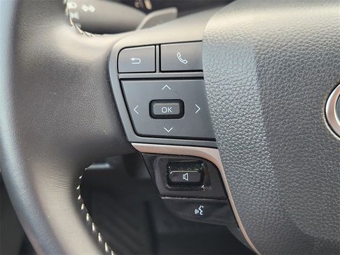 Used 2025 Toyota Camry SE image 27