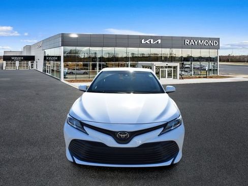 Used 2018 Toyota Camry FWD image 8