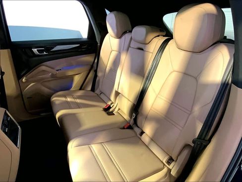 Used 2023 Porsche Cayenne image 24