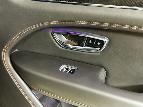 Used 2022 Bentley Bentayga image 31