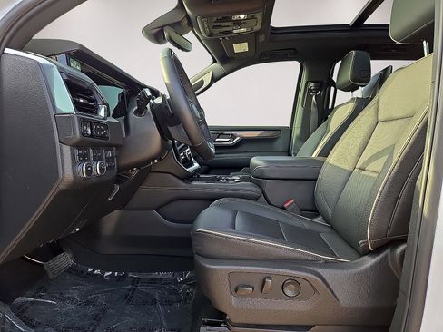 Used 2025 GMC Yukon XL Elevation w/ Elevation Premium Package AWD/4WD image 26