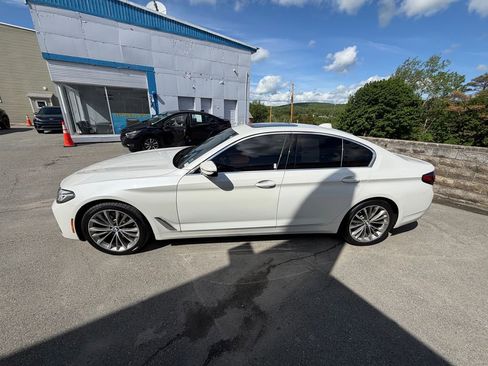 Used 2022 BMW 530i xDrive w/ Premium Package AWD/4WD image 2