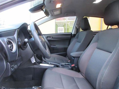 Used 2018 Toyota Corolla LE image 19