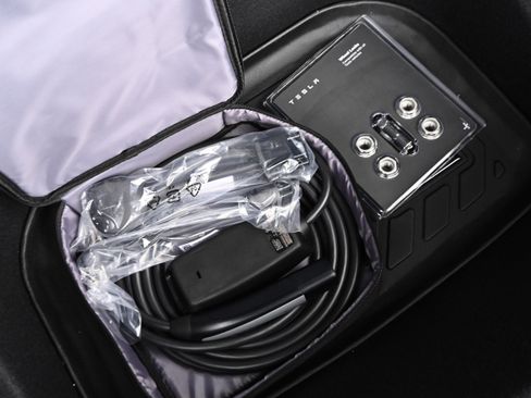 Used 2023 Tesla Model Y Performance image 25