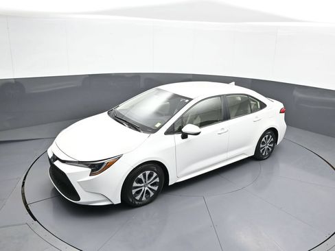 Certified 2020 Toyota Corolla LE FWD image 32