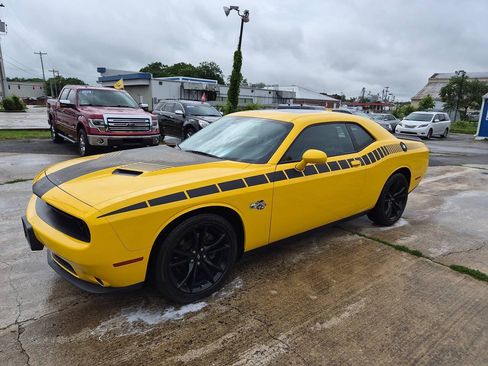 Used 2017 Dodge Challenger SXT Plus RWD image 7