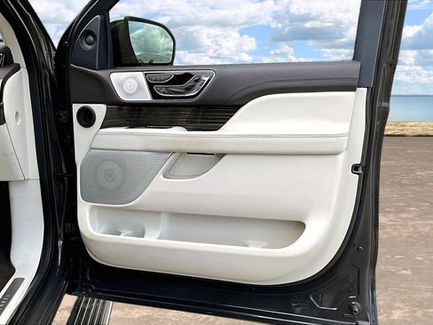Used 2023 Lincoln Navigator Black Label AWD/4WD image 30
