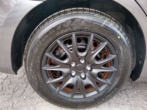 Used 2015 Toyota Camry LE image 35