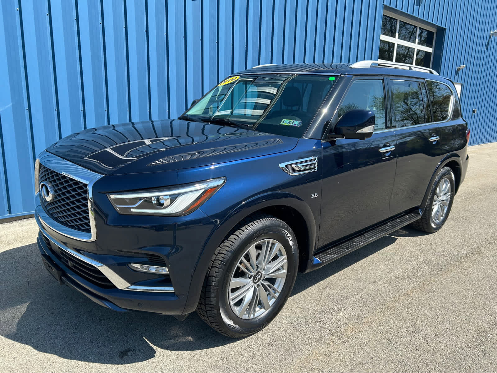 Used 2019 INFINITI QX80 Luxe AWD/4WD image 2
