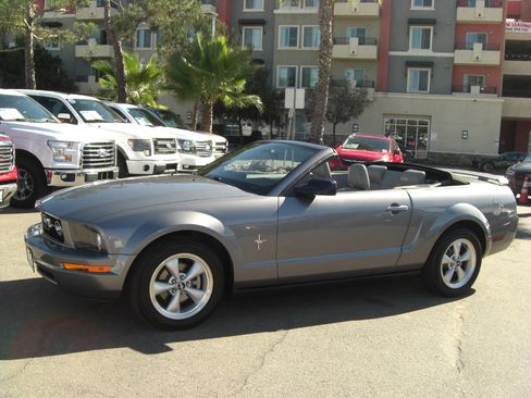 Used 2007 Ford Mustang Premium image 2