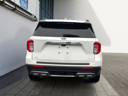 Used 2024 Ford Explorer XLT w/ Equipment Group 202A image 4