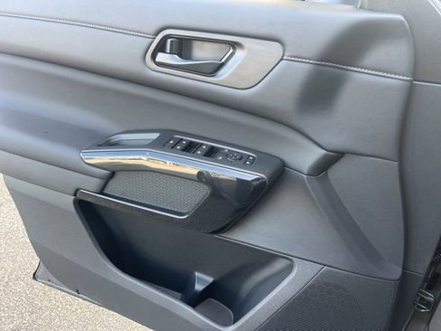 New 2025 Nissan Pathfinder SV image 6