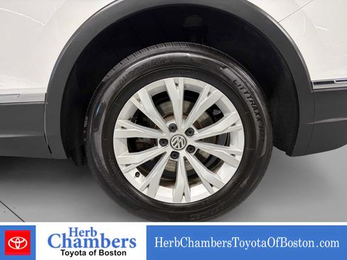 Used 2018 Volkswagen Tiguan SE w/ Panoramic Sunroof Package AWD/4WD image 19