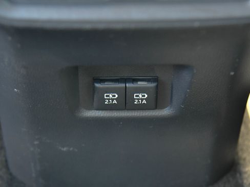 Used 2020 Toyota RAV4 XLE Premium FWD image 37