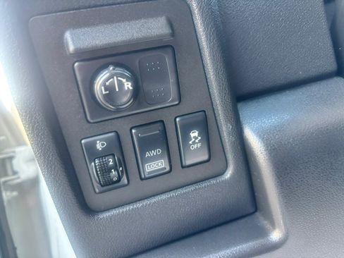 Used 2012 Nissan Rogue SL AWD/4WD image 38
