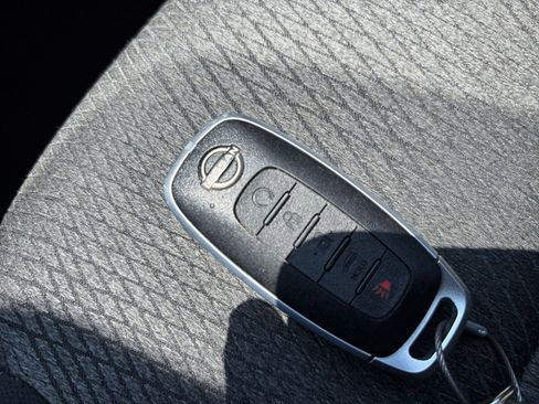 Used 2025 Nissan Rogue SV FWD image 27