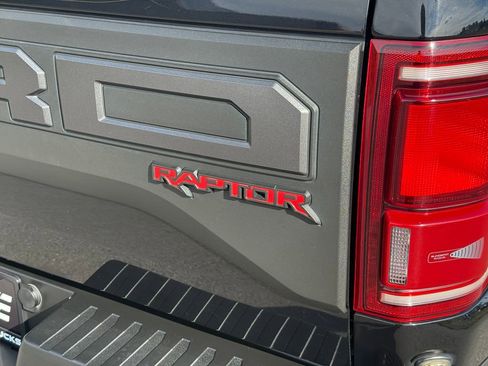 Used 2019 Ford F150 Raptor w/ Equipment Group 802A Luxury AWD/4WD image 16