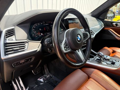 Used 2022 BMW X7 M50i AWD/4WD image 17